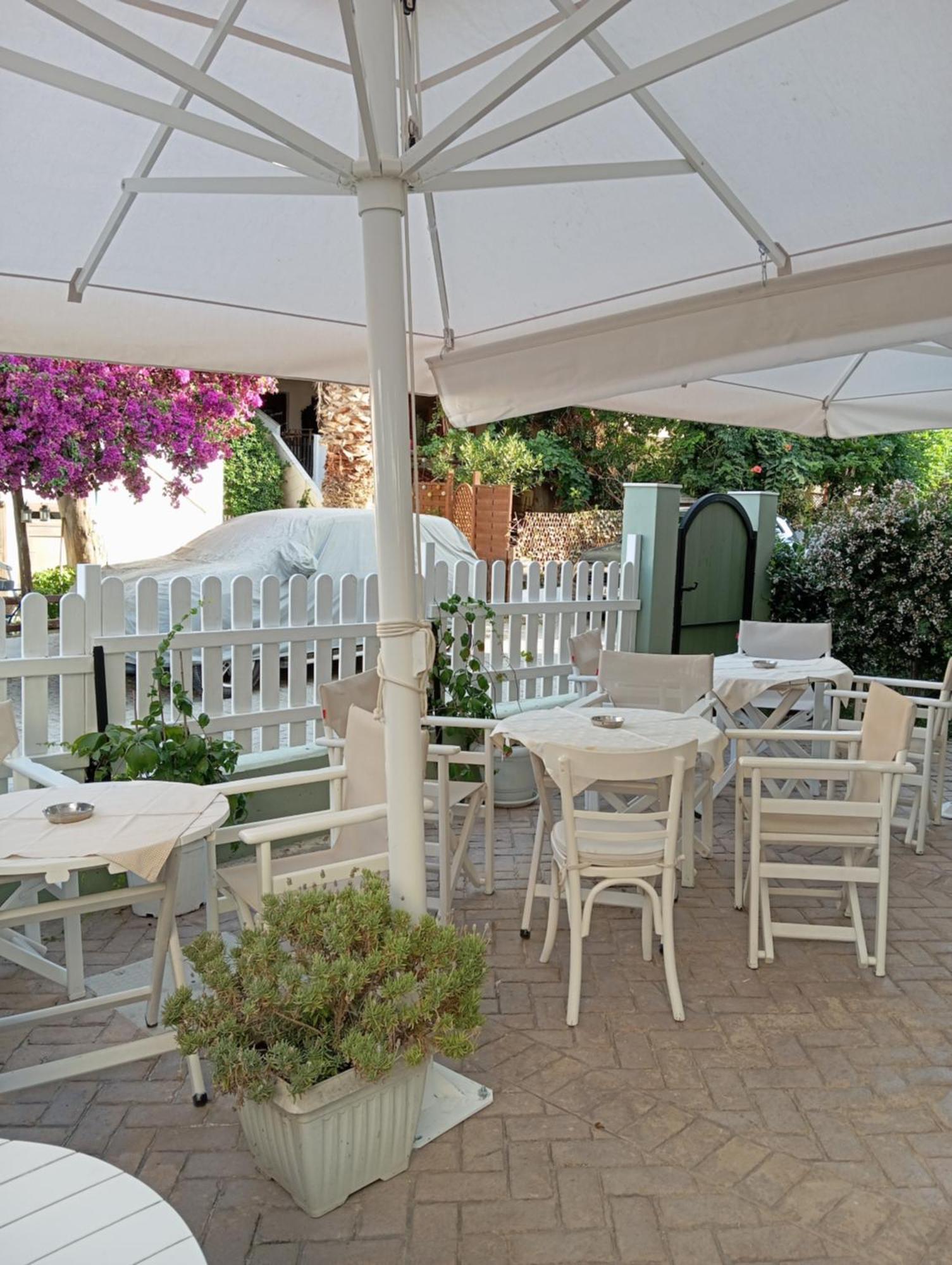 Nikos House Aparthotel Nikiti  Exterior photo